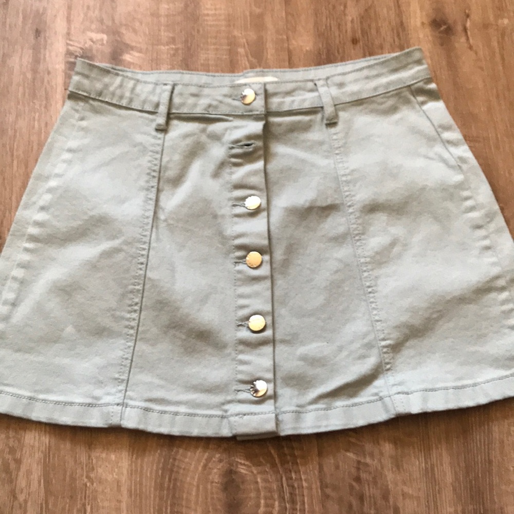 BLUE BUTTON SKIRT FROM FOREVER 21